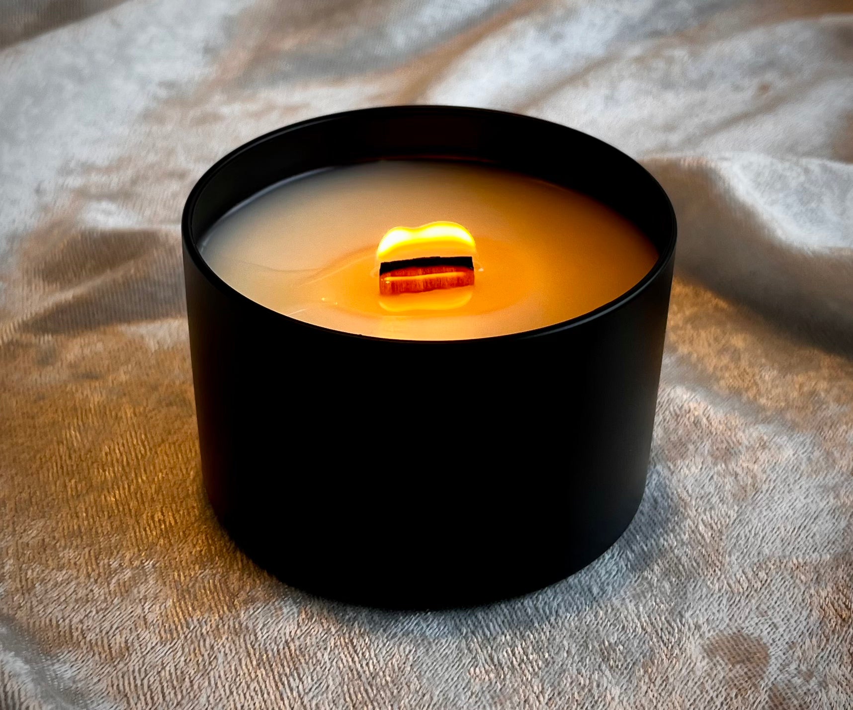 By The Campfire 6 oz Crackling Wood Wick Candle – Holzer